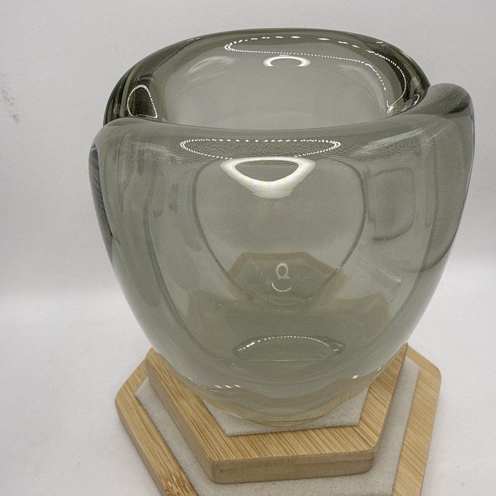 Vtg. MCM "Usva" art glass vase by Kaj Franck for Nuutajärvi Notsjö, Finland 5” - Picture 6 of 14
